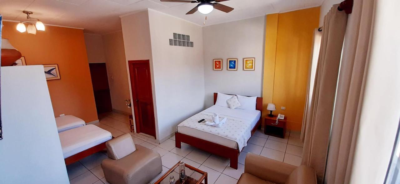 איקיטוס Hostal Huayruro מראה חיצוני תמונה