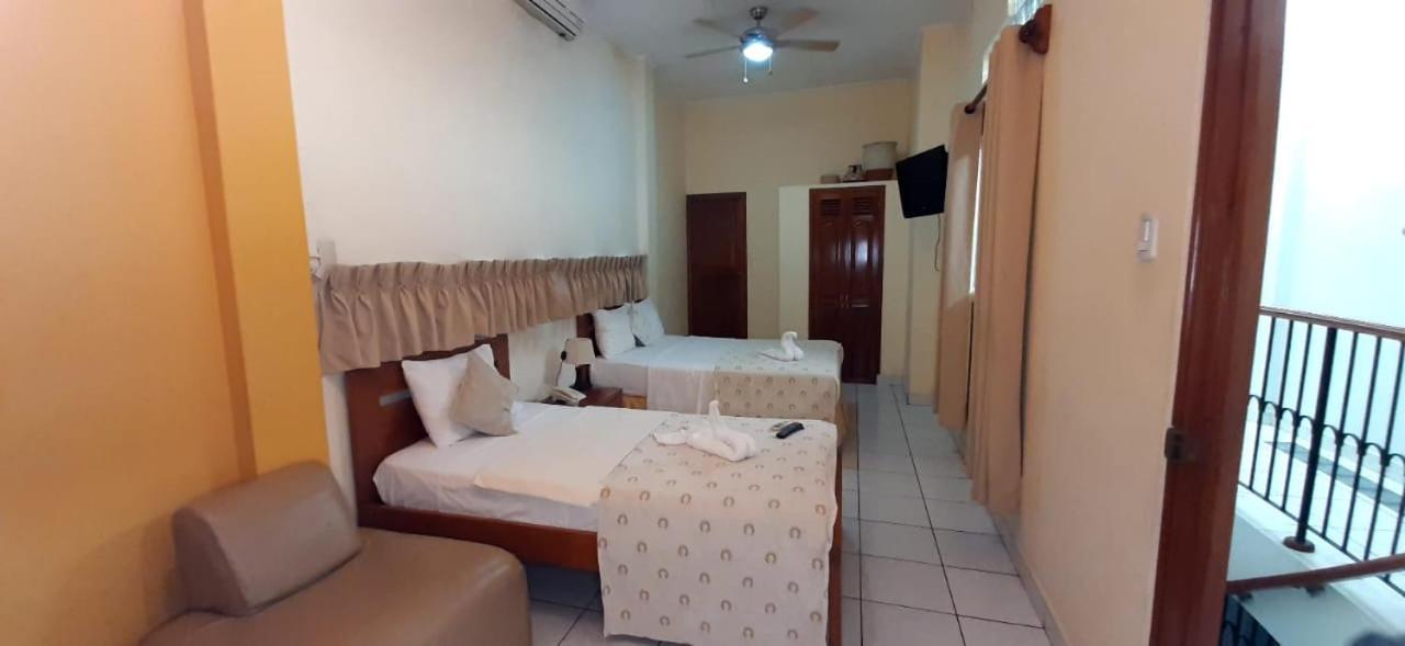 איקיטוס Hostal Huayruro מראה חיצוני תמונה