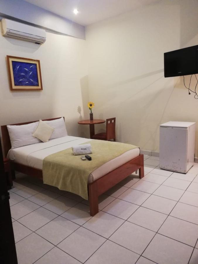 איקיטוס Hostal Huayruro מראה חיצוני תמונה