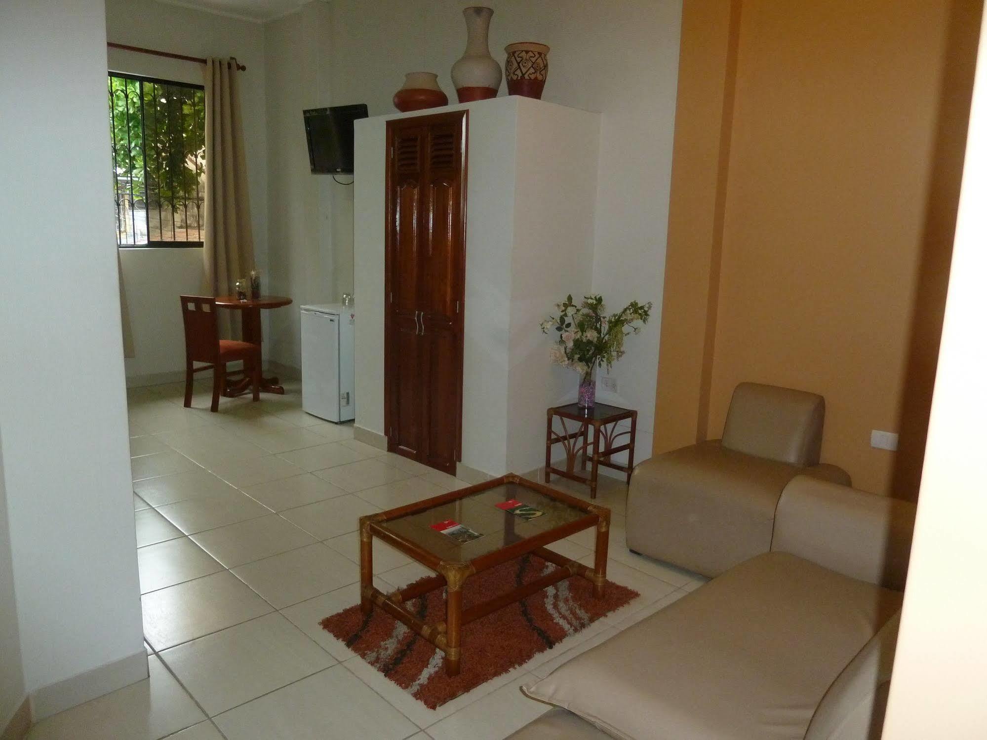 איקיטוס Hostal Huayruro מראה חיצוני תמונה