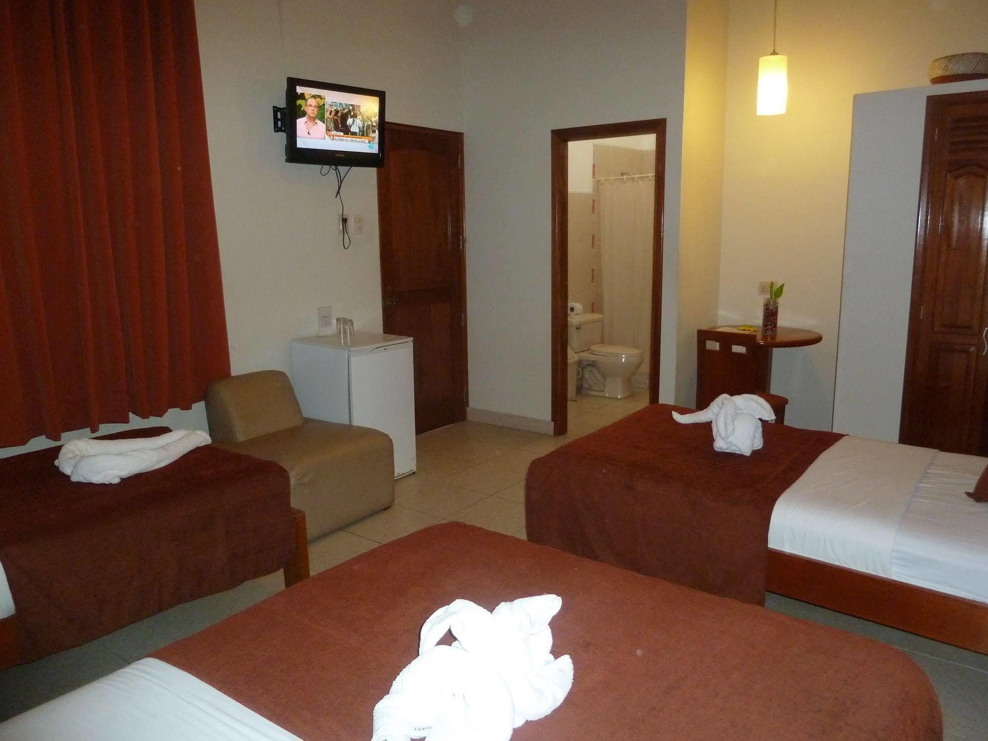 איקיטוס Hostal Huayruro מראה חיצוני תמונה