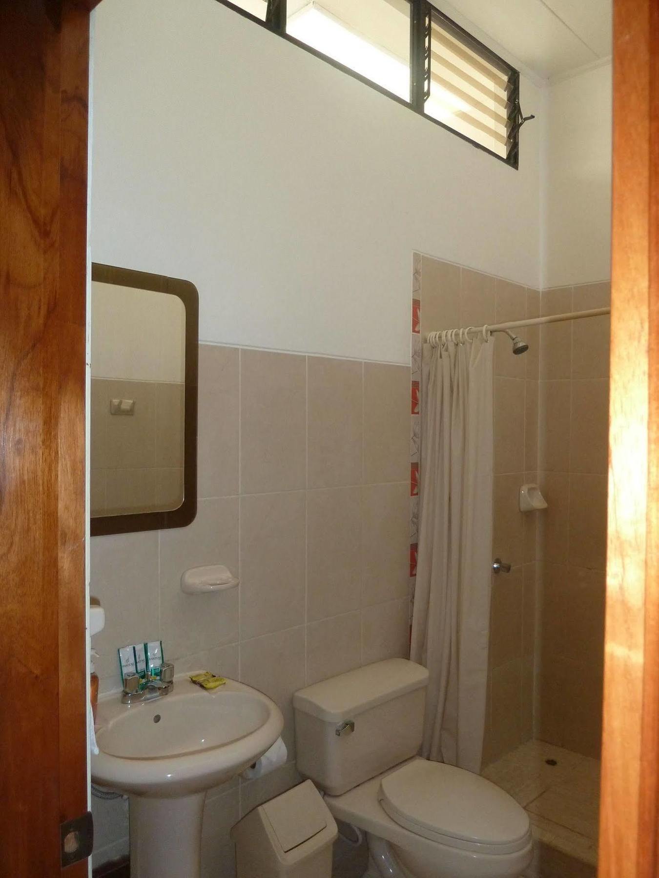 איקיטוס Hostal Huayruro מראה חיצוני תמונה