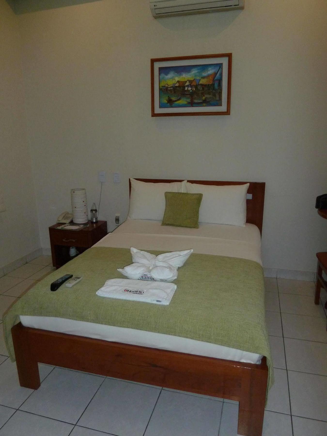 איקיטוס Hostal Huayruro מראה חיצוני תמונה