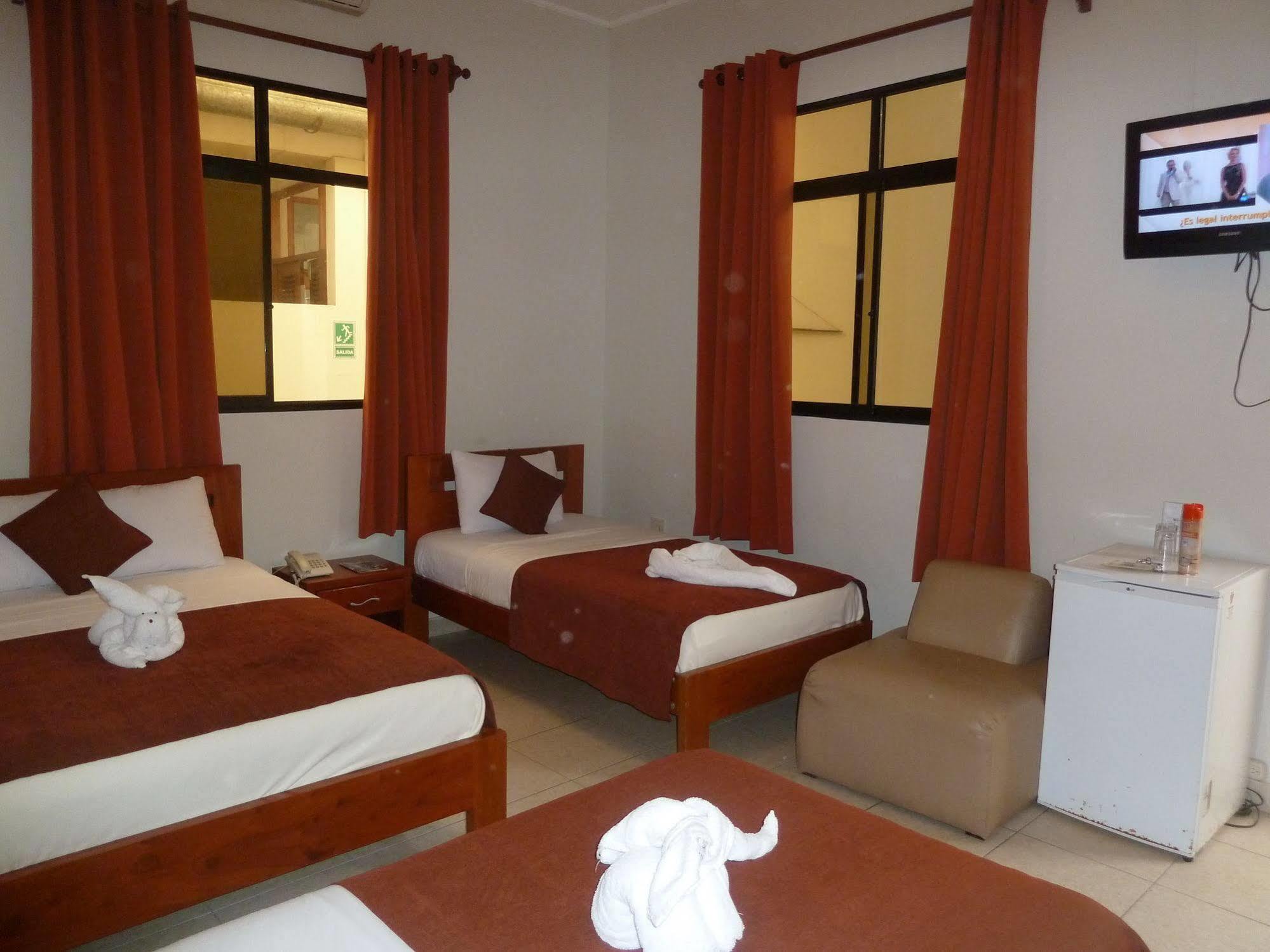 איקיטוס Hostal Huayruro מראה חיצוני תמונה