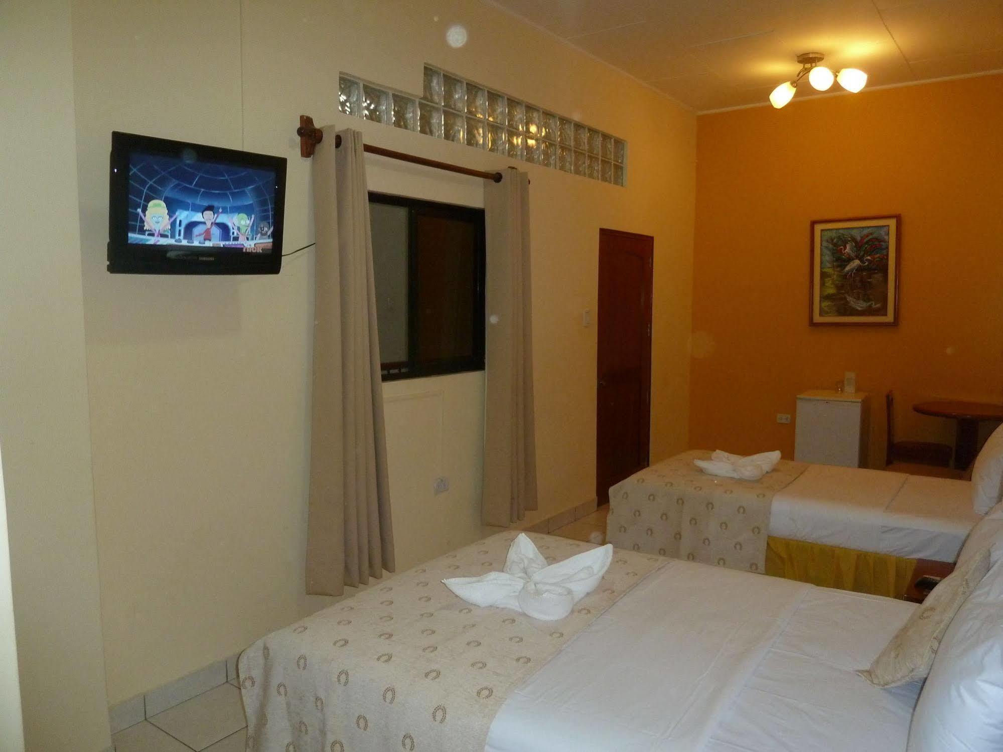 איקיטוס Hostal Huayruro מראה חיצוני תמונה