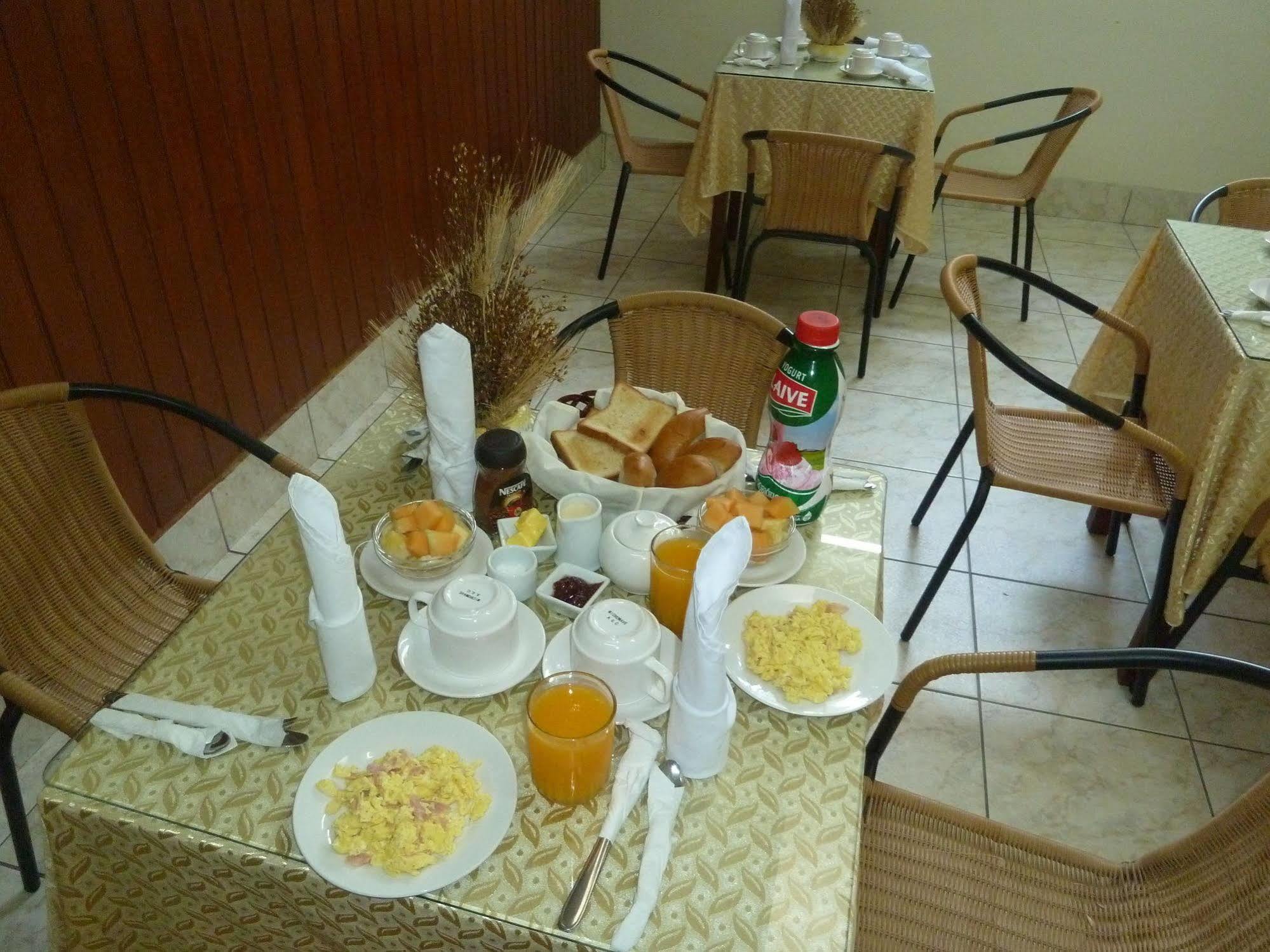 איקיטוס Hostal Huayruro מראה חיצוני תמונה